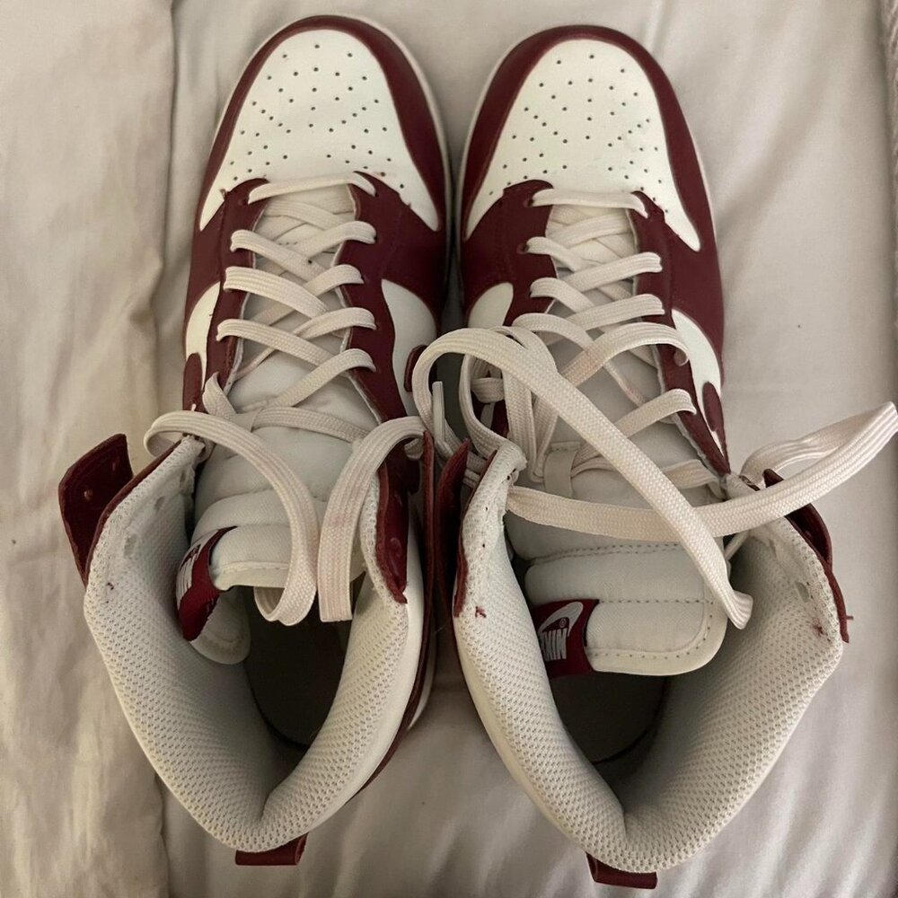 Nike Women's Burgundy Trainers